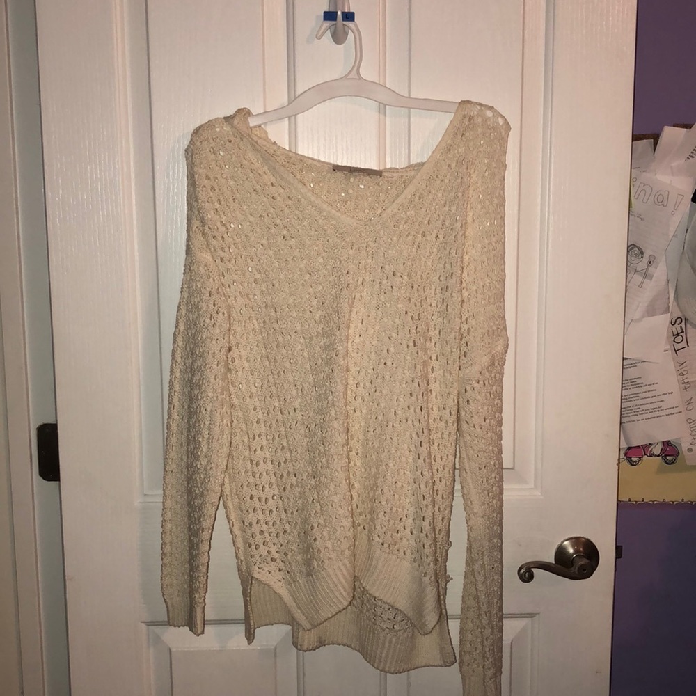 Long sleeve hooded sweater.